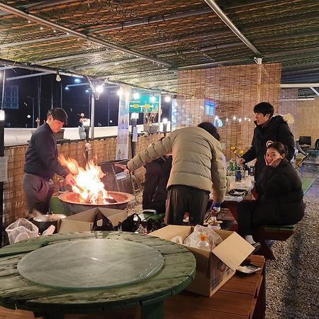 Sky Vivaldi Pension Hongcheon Bagian luar foto