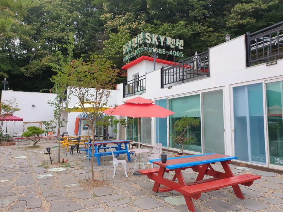 Sky Vivaldi Pension Hongcheon Bagian luar foto