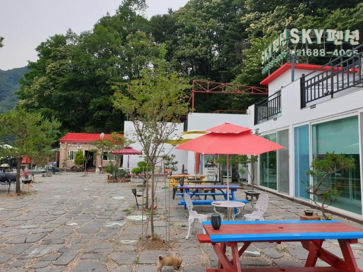 Sky Vivaldi Pension Hongcheon Bagian luar foto