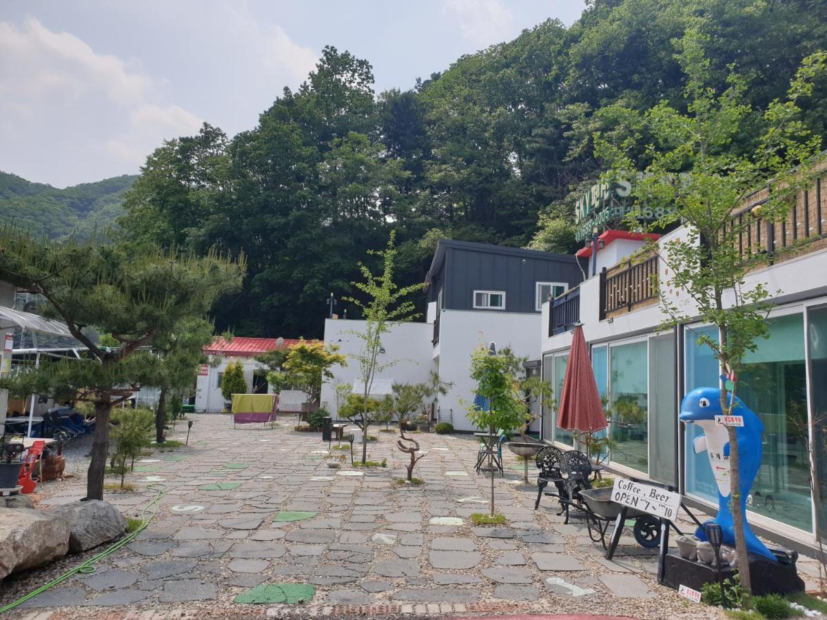 Sky Vivaldi Pension Hongcheon Bagian luar foto