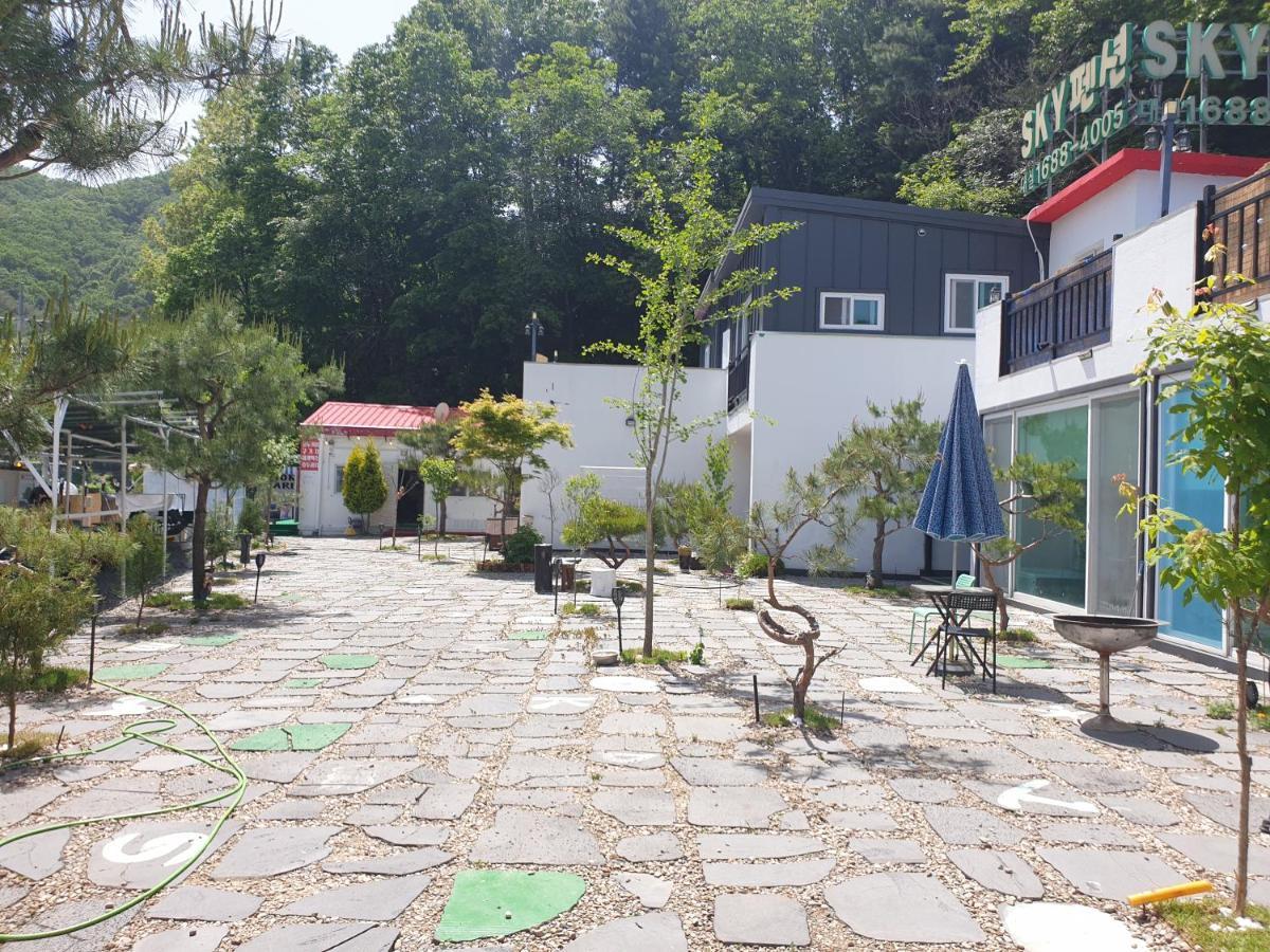 Sky Vivaldi Pension Hongcheon Bagian luar foto