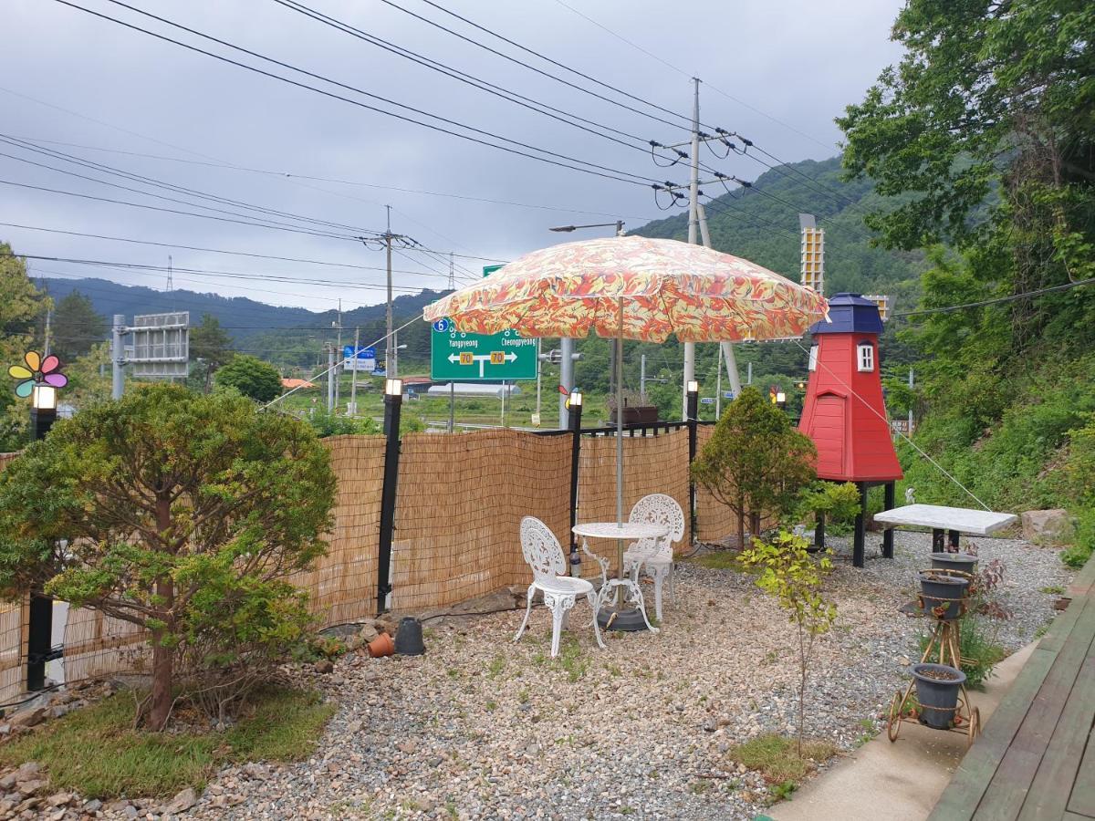 Sky Vivaldi Pension Hongcheon Bagian luar foto