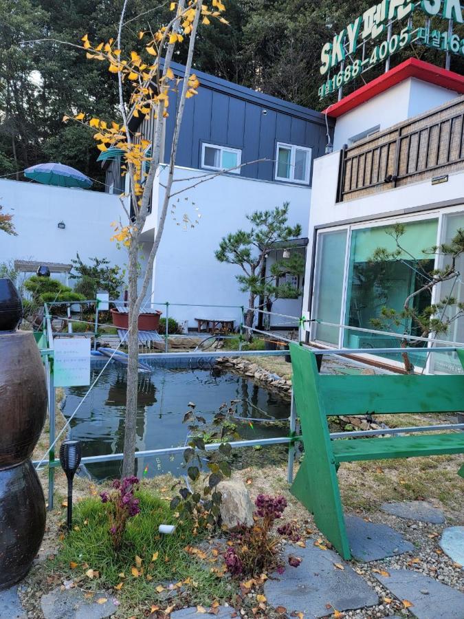 Sky Vivaldi Pension Hongcheon Bagian luar foto