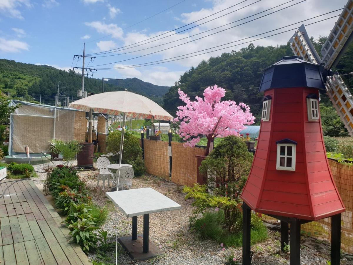 Sky Vivaldi Pension Hongcheon Bagian luar foto