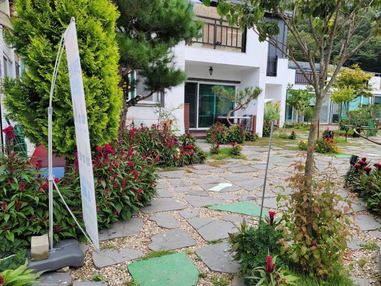 Sky Vivaldi Pension Hongcheon Bagian luar foto