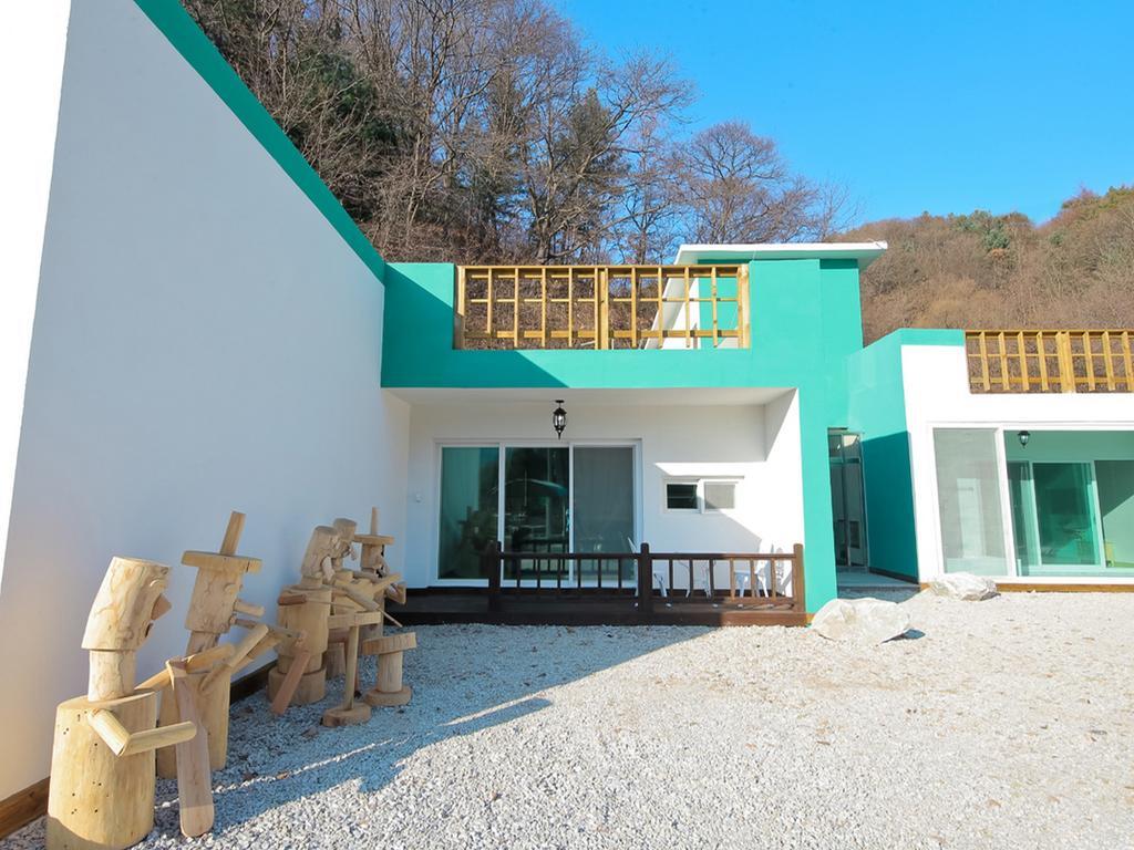 Sky Vivaldi Pension Hongcheon Bagian luar foto