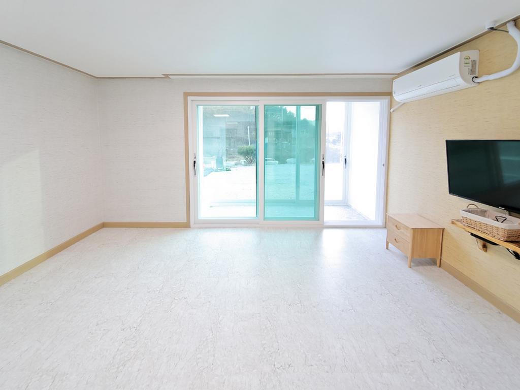 Sky Vivaldi Pension Hongcheon Bagian luar foto