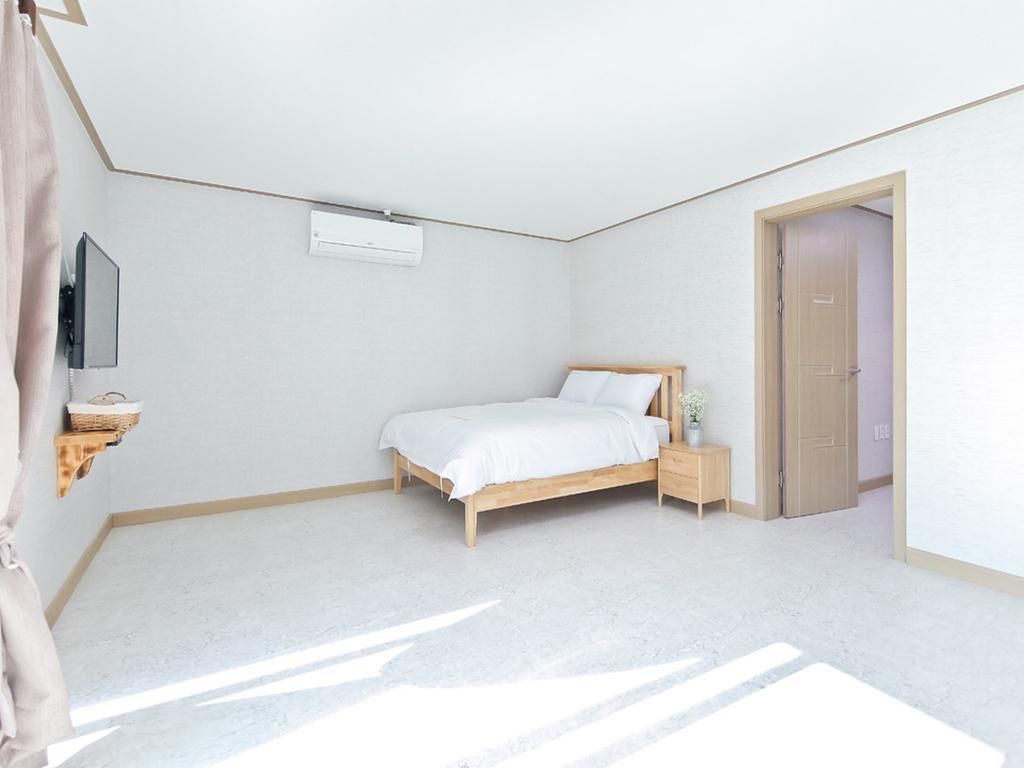 Sky Vivaldi Pension Hongcheon Bagian luar foto