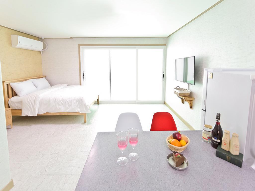 Sky Vivaldi Pension Hongcheon Bagian luar foto