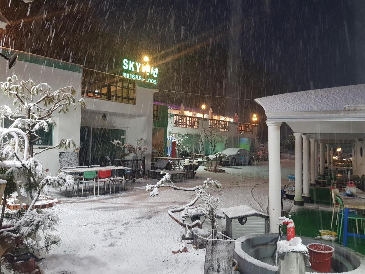 Sky Vivaldi Pension Hongcheon Bagian luar foto